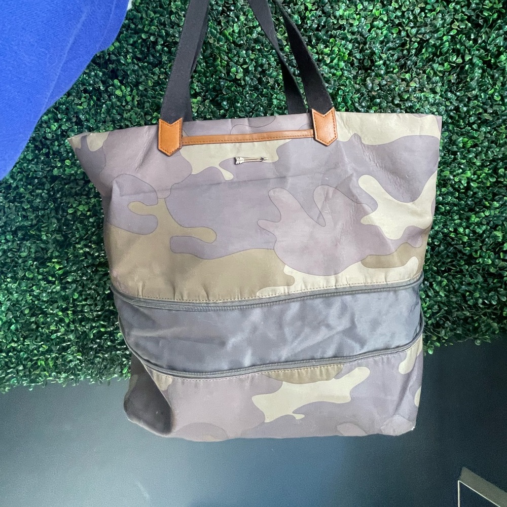 Stella & Dot Camo Expandable Tote